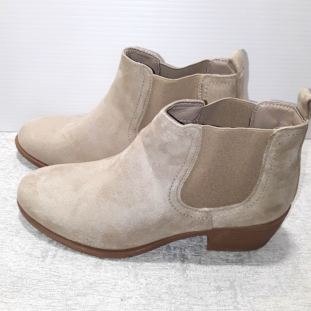 POP EMMY BOOTS SIZE 8.5 Tan color